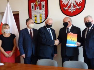 zawichost i lipnik inwestuja w gospodarke wodno sciekowa przekazanie umów na gospodarkę wodno ściekową gmina Lipnik i Zawichost scaled 1